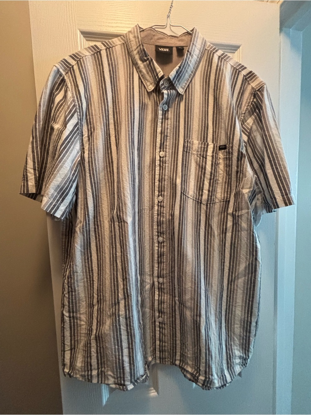 Vans Men’s Short Sleeve Button-Up Shirt with White and Gray Stripes
